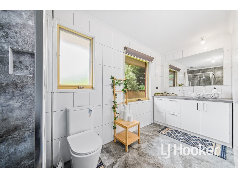 13 Ralph Crescent, Hampton Park VIC 3976