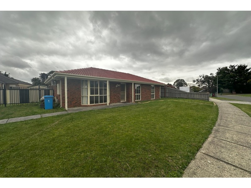 70 Gipps Crescent, Cranbourne North VIC 3977