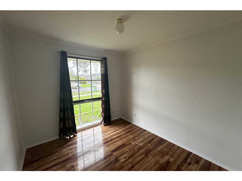 70 Gipps Crescent, Cranbourne North VIC 3977