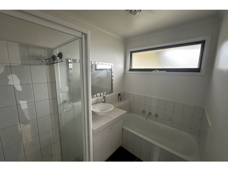 70 Gipps Crescent, Cranbourne North VIC 3977