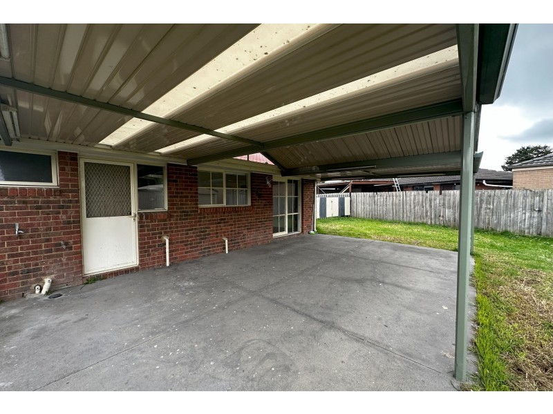 70 Gipps Crescent, Cranbourne North VIC 3977
