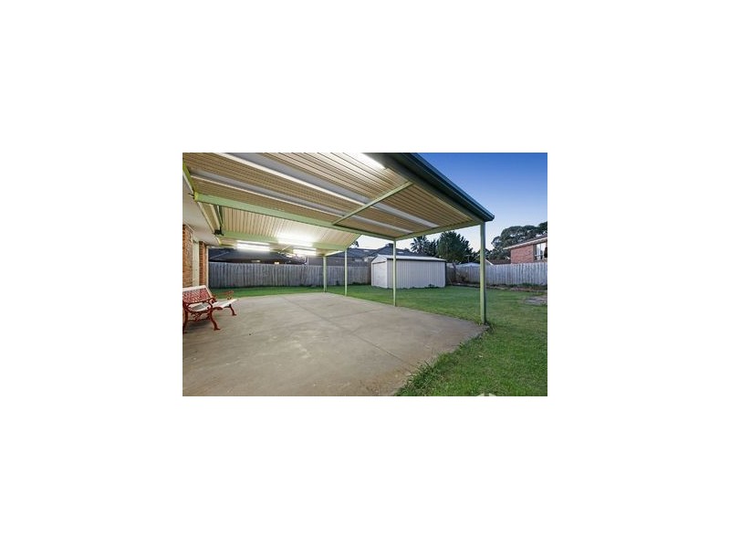 70 Gipps Crescent, Cranbourne North VIC 3977