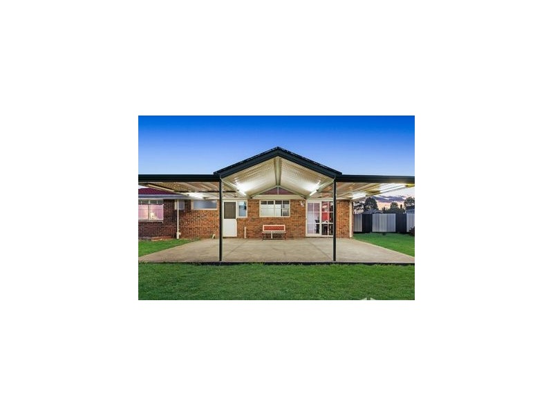 70 Gipps Crescent, Cranbourne North VIC 3977