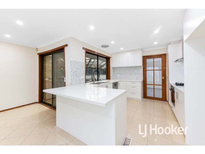 11 Dalvana Court, Hampton Park VIC 3976