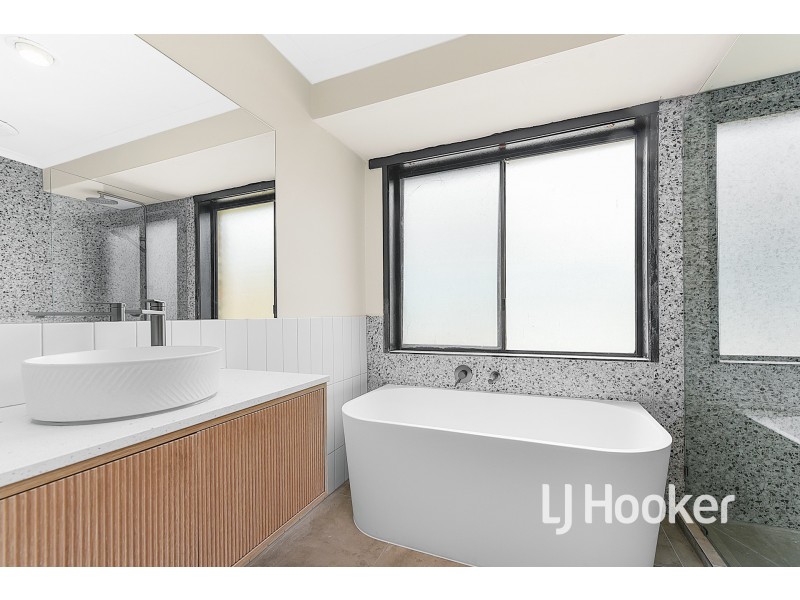 11 Dalvana Court, Hampton Park VIC 3976