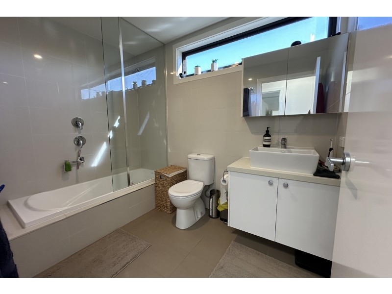 2/27 New Street, Dandenong VIC 3175