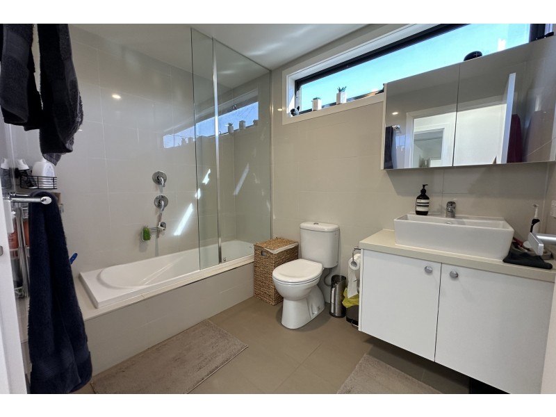 2/27 New Street, Dandenong VIC 3175