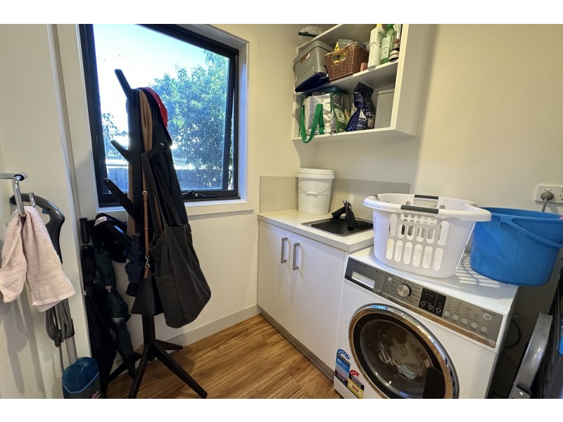 2/27 New Street, Dandenong VIC 3175