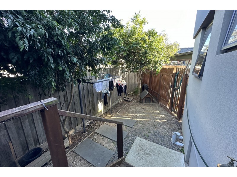 2/27 New Street, Dandenong VIC 3175