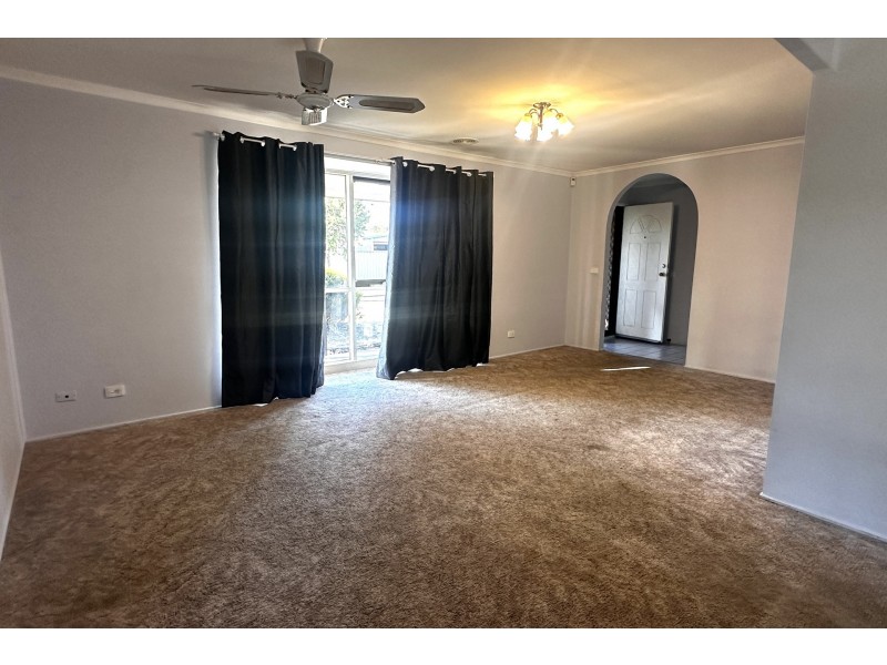 2 Jade Court, Hampton Park VIC 3976