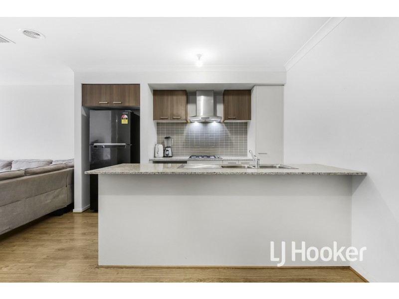 44 Scotland Circuit, Cranbourne West VIC 3977