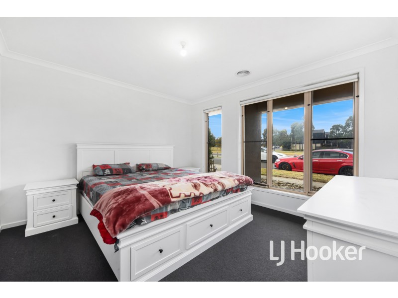 44 Scotland Circuit, Cranbourne West VIC 3977
