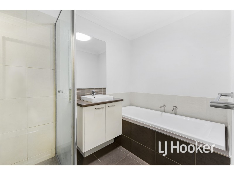 44 Scotland Circuit, Cranbourne West VIC 3977