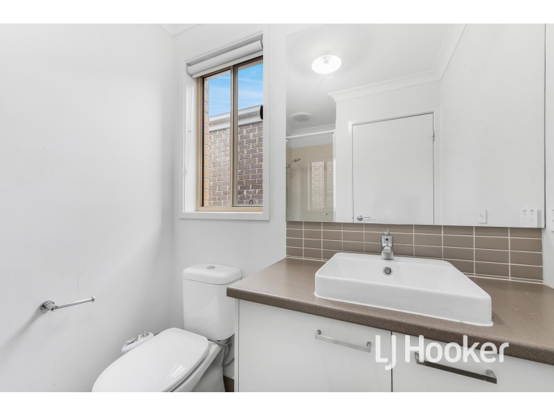 44 Scotland Circuit, Cranbourne West VIC 3977