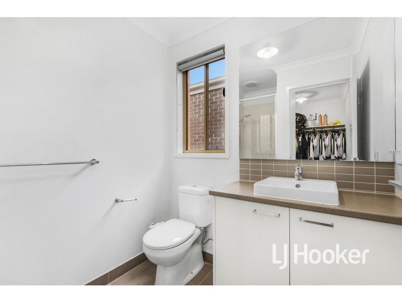 44 Scotland Circuit, Cranbourne West VIC 3977