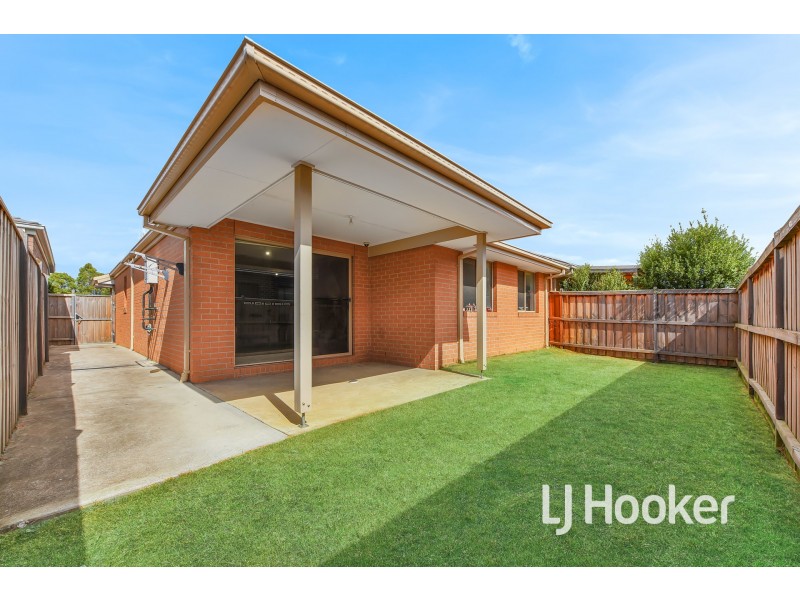 44 Scotland Circuit, Cranbourne West VIC 3977