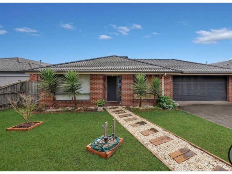 14 Thunderbolt Drive, Cranbourne East VIC 3977