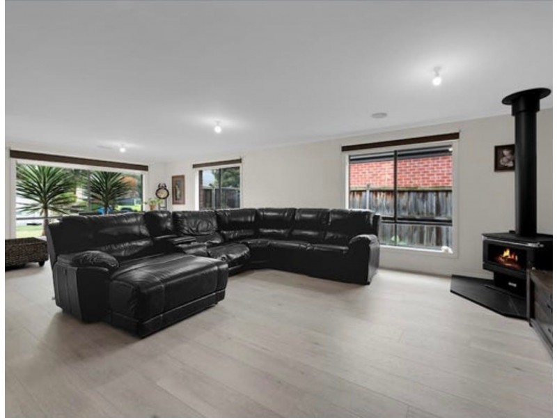 14 Thunderbolt Drive, Cranbourne East VIC 3977