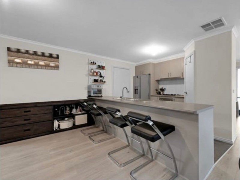 14 Thunderbolt Drive, Cranbourne East VIC 3977