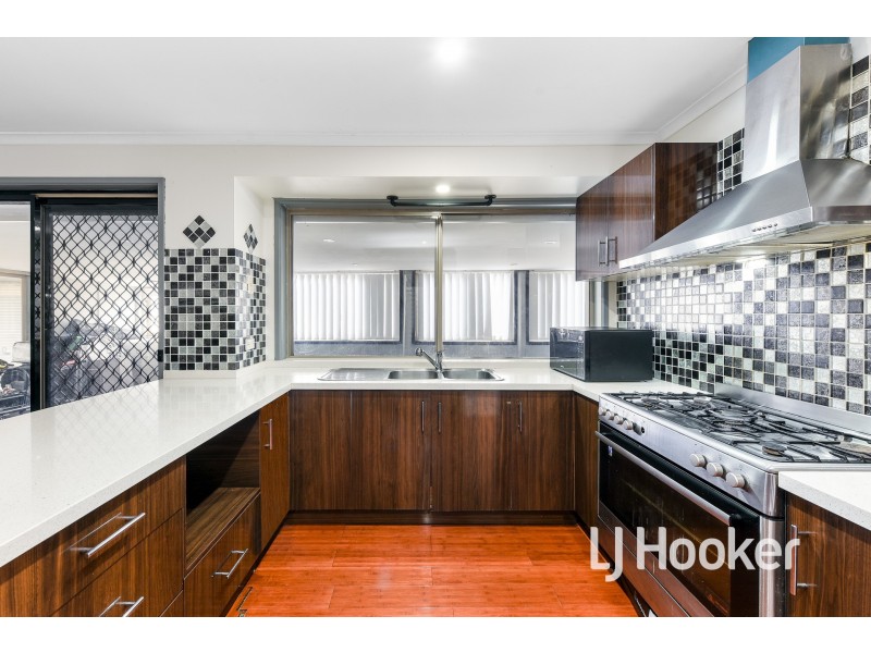 1 Reeves Court, Hampton Park VIC 3976