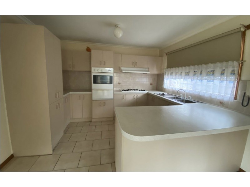 1B Rachel Drive, Cranbourne North VIC 3977
