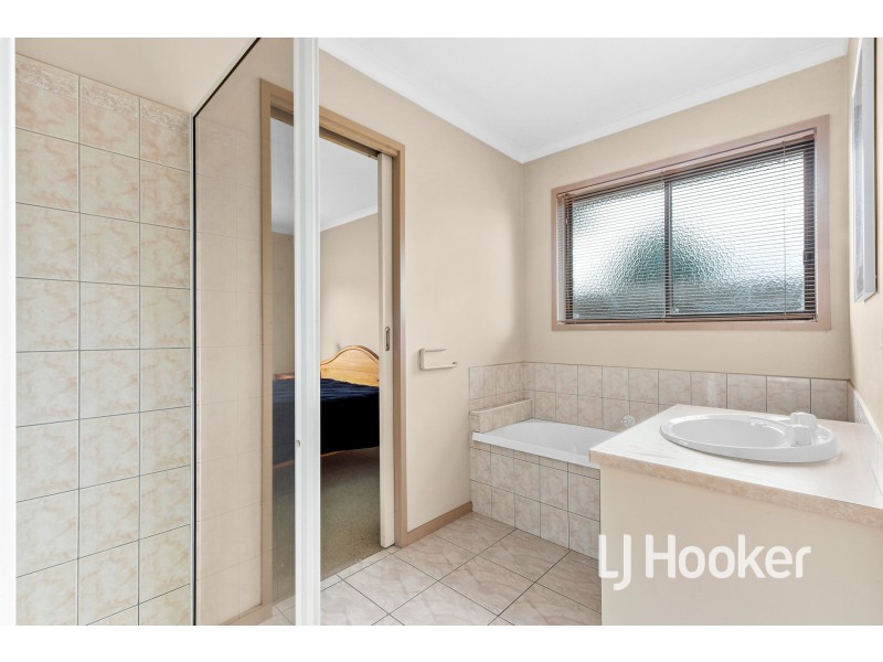 1 Pinnacle Way, Hampton Park VIC 3976