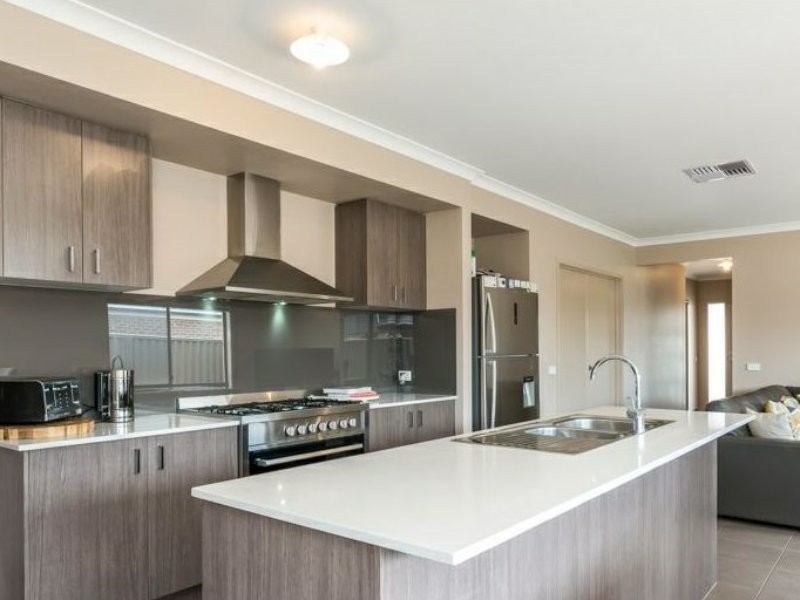 18 Cortula Road, Cranbourne East VIC 3977