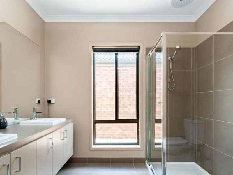 18 Cortula Road, Cranbourne East VIC 3977