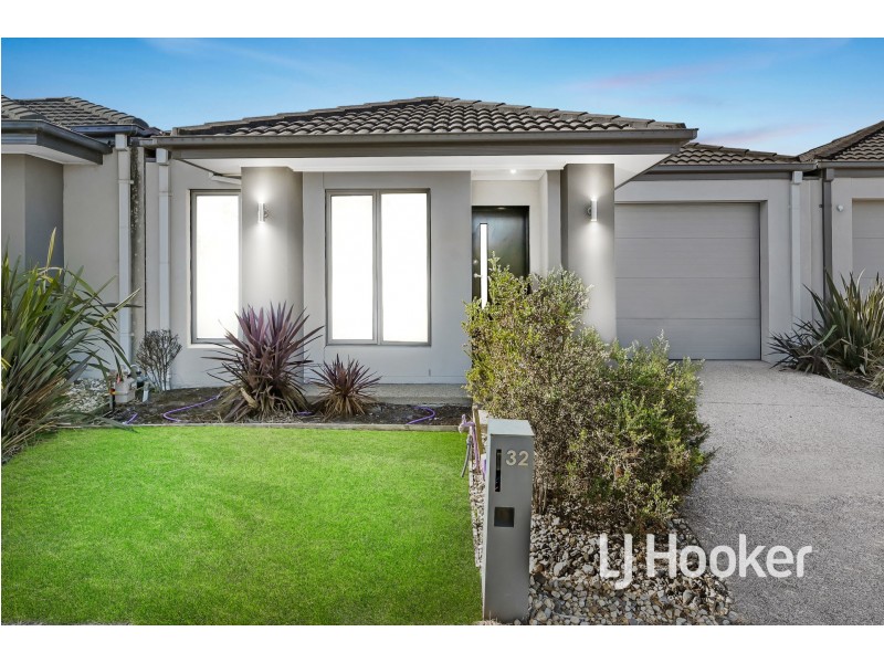 32 Haflinger Avenue, Clyde North VIC 3978