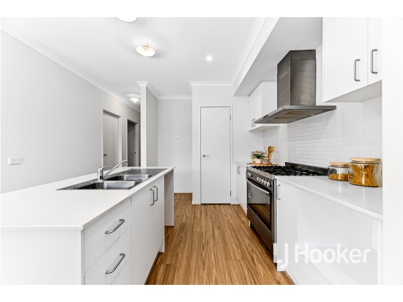 32 Haflinger Avenue, Clyde North VIC 3978