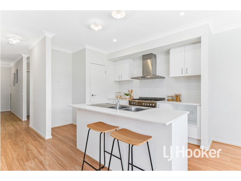 32 Haflinger Avenue, Clyde North VIC 3978