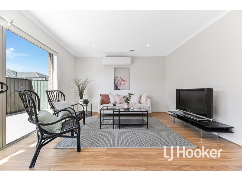 32 Haflinger Avenue, Clyde North VIC 3978