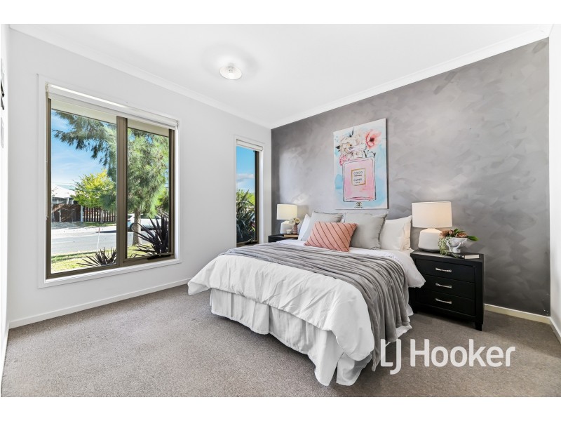 32 Haflinger Avenue, Clyde North VIC 3978