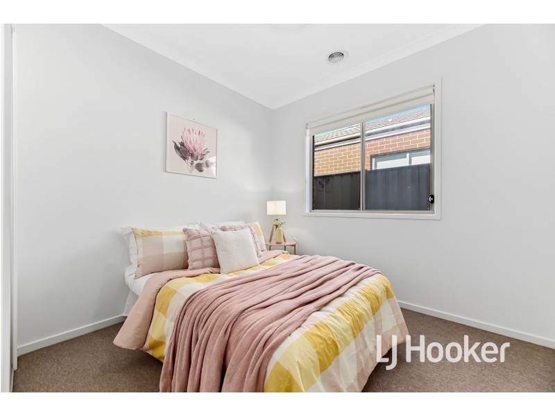 32 Haflinger Avenue, Clyde North VIC 3978