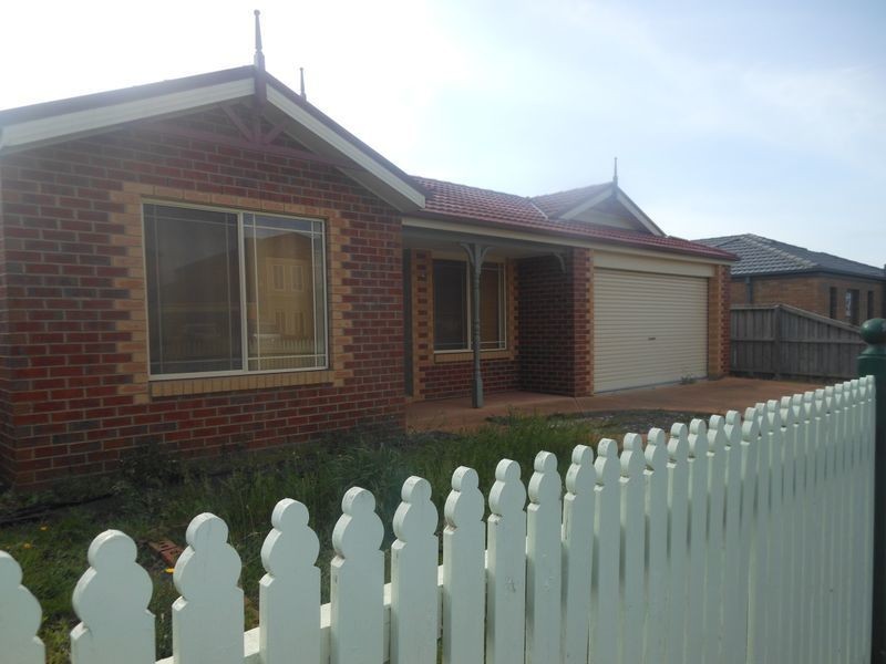 17 Broadleaf Way, Cranbourne VIC 3977