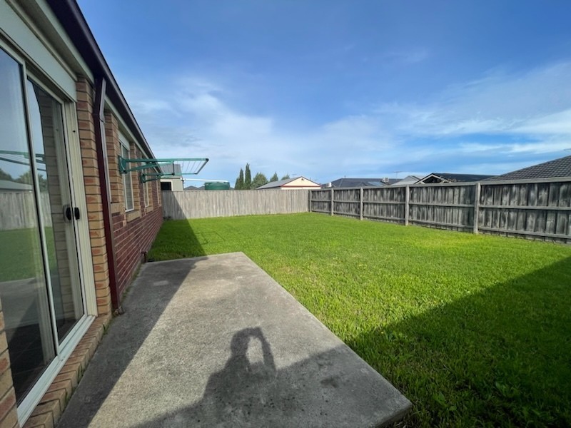 17 Broadleaf Way, Cranbourne VIC 3977