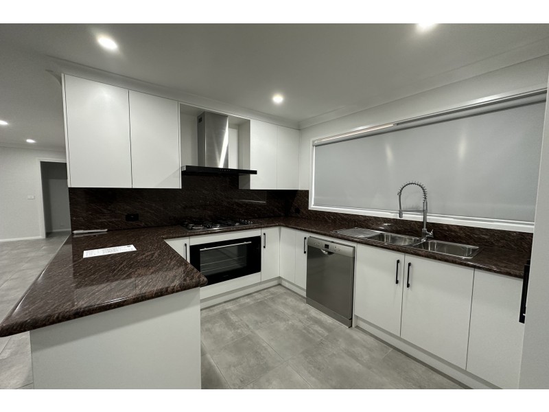 3 Llewellyn Court, Cranbourne North VIC 3977