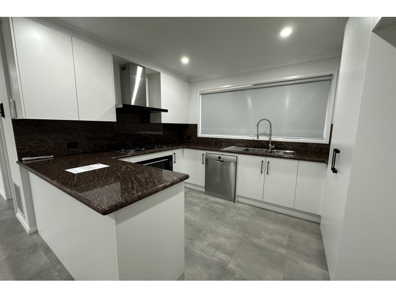 3 Llewellyn Court, Cranbourne North VIC 3977