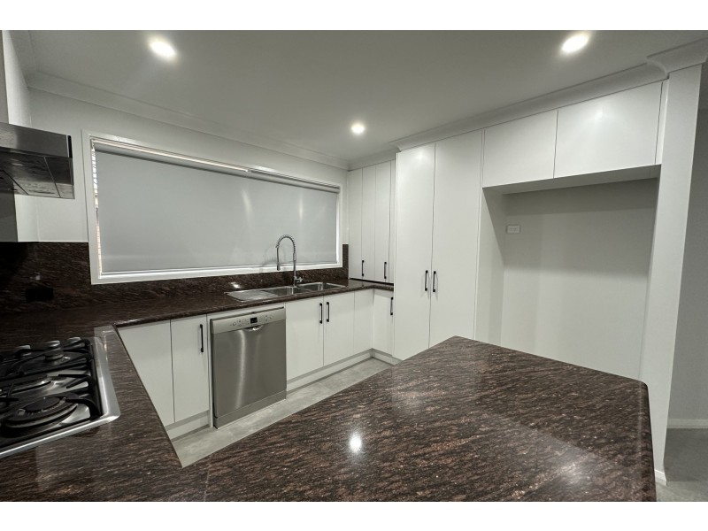 3 Llewellyn Court, Cranbourne North VIC 3977