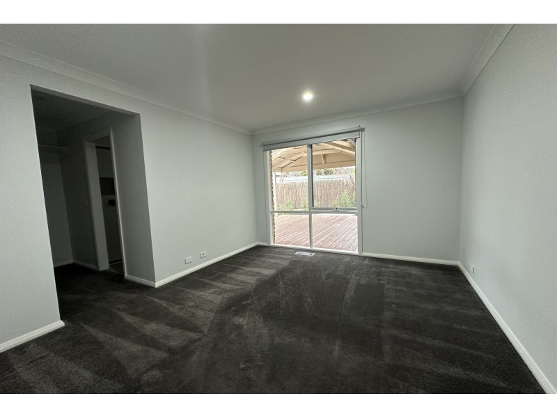 3 Llewellyn Court, Cranbourne North VIC 3977