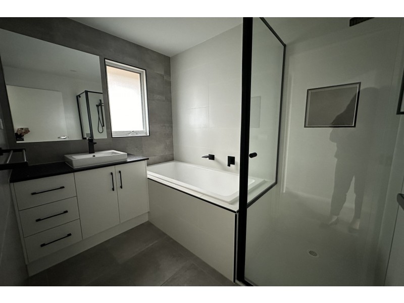 3 Llewellyn Court, Cranbourne North VIC 3977