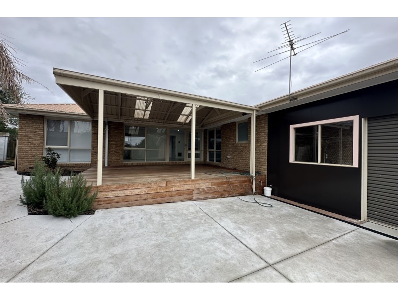 3 Llewellyn Court, Cranbourne North VIC 3977