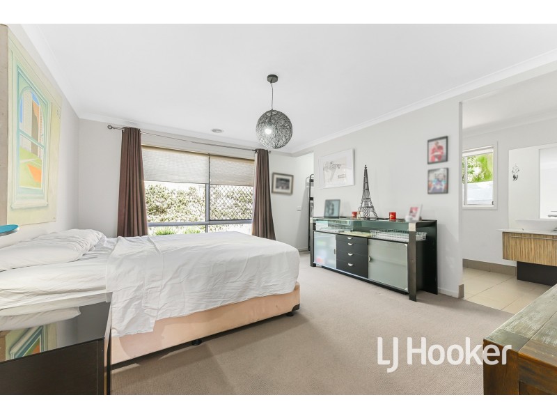 85 Broad Oak Drive, Cranbourne East VIC 3977