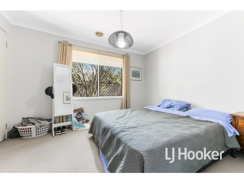 85 Broad Oak Drive, Cranbourne East VIC 3977