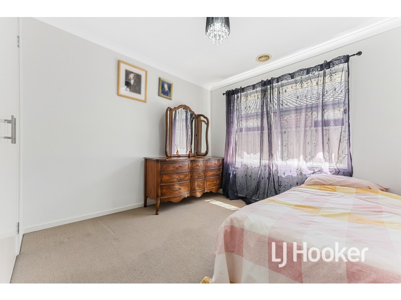 85 Broad Oak Drive, Cranbourne East VIC 3977