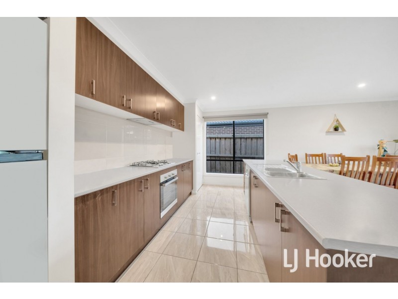 45 Hollywell Road, Clyde North VIC 3978