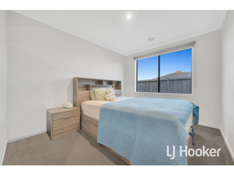 45 Hollywell Road, Clyde North VIC 3978