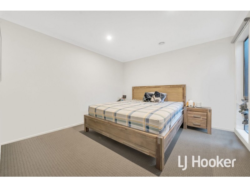 45 Hollywell Road, Clyde North VIC 3978