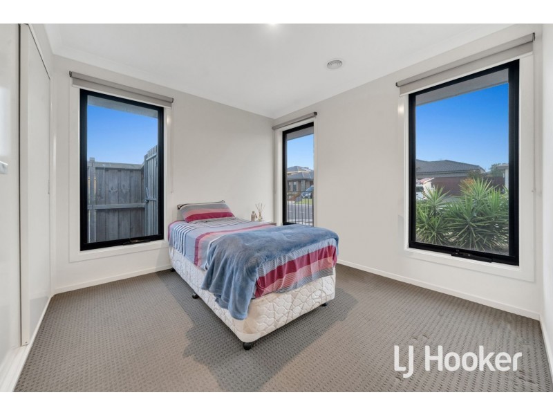45 Hollywell Road, Clyde North VIC 3978