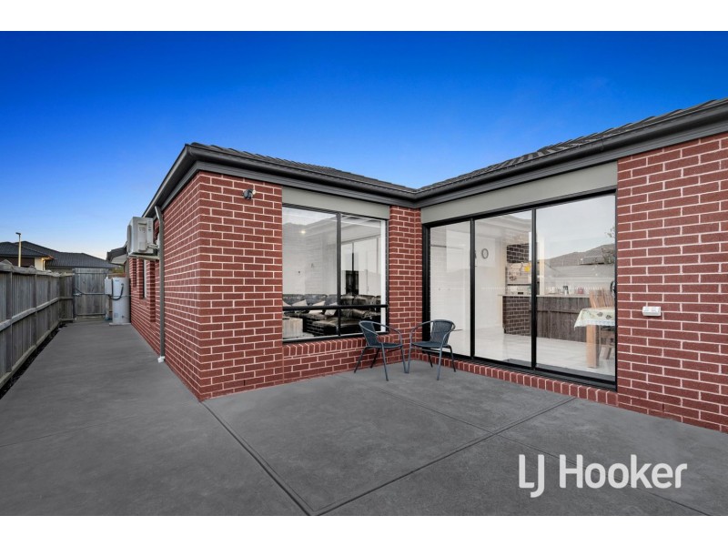 45 Hollywell Road, Clyde North VIC 3978